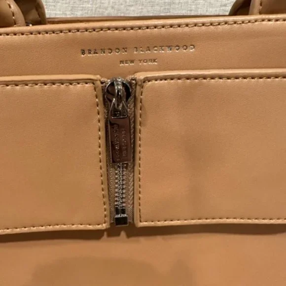 BRANDON BLACKWOOD Kuei Logo-Embossed Vegan Leather Medium Tote Bag - Picture 7 of 8